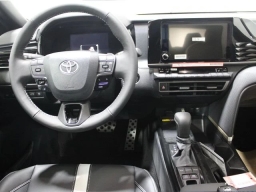 Toyota Camry SE (Natl) 2026