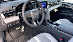 Toyota Camry SE (Natl) 2026