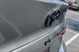 Toyota Camry SE (Natl) 2026