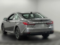 Toyota Camry XLE (Natl) 2026