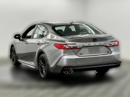 Toyota Camry SE (Natl) 2026