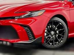 Toyota Camry SE (Natl) 2026