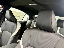 Toyota Camry SE (Natl) 2026