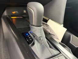 Toyota Camry SE (Natl) 2026