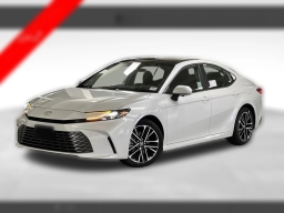 Toyota Camry XLE (Natl) 2026