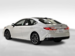 Toyota Camry XLE (Natl) 2026