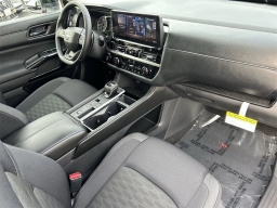 Nissan Pathfinder SV 2WD 2026