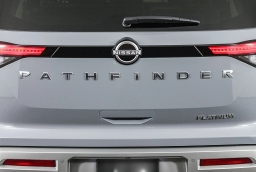Nissan Pathfinder Platinum 2WD 2025
