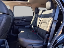 Nissan Pathfinder Platinum 4WD 2026