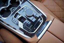 BMW X7 xDrive40i Sports Activity Vehicle 2026