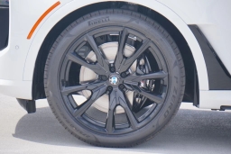 BMW X7 xDrive40i Sports Activity Vehicle 2026