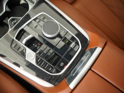 BMW X7 xDrive40i Sports Activity Vehicle 2026