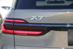 BMW X7 xDrive40i Sports Activity Vehicle 2026