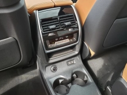 BMW X7 xDrive40i Sports Activity Vehicle 2026