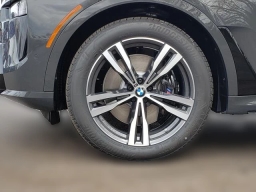 BMW X7 xDrive40i Sports Activity Vehicle 2026