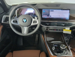 BMW X7 xDrive40i Sports Activity Vehicle 2026