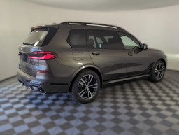 BMW X7 xDrive40i Sports Activity Vehicle 2026