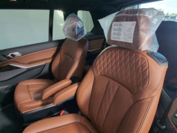 BMW X7 xDrive40i Sports Activity Vehicle 2026