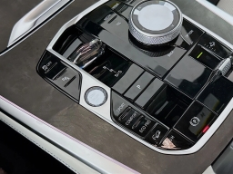 BMW X7 xDrive40i Sports Activity Vehicle 2026