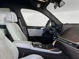 BMW X7 xDrive40i Sports Activity Vehicle 2026