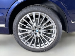 BMW X7 xDrive40i Sports Activity Vehicle 2026