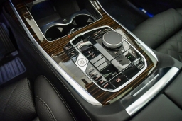 BMW X7 xDrive40i Sports Activity Vehicle 2026