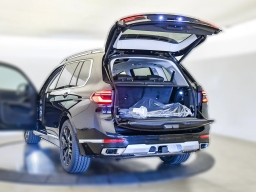 BMW X7 xDrive40i Sports Activity Vehicle 2026