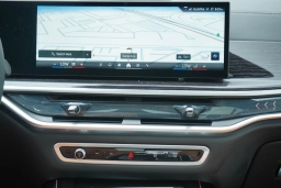 BMW X7 xDrive40i Sports Activity Vehicle 2026