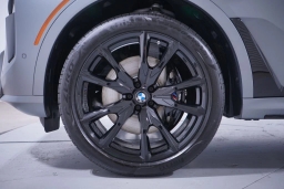 BMW X7 xDrive40i Sports Activity Vehicle 2026