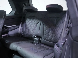 BMW X7 xDrive40i Sports Activity Vehicle 2026