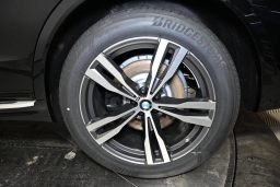 BMW X7 xDrive40i Sports Activity Vehicle 2026