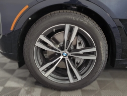 BMW X7 xDrive40i Sports Activity Vehicle 2026