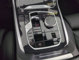 BMW X7 xDrive40i Sports Activity Vehicle 2026