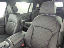 BMW X7 xDrive40i Sports Activity Vehicle 2026