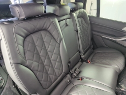 BMW X7 xDrive40i Sports Activity Vehicle 2026