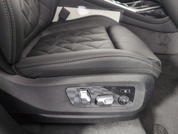 BMW X7 xDrive40i Sports Activity Vehicle 2026