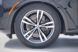 BMW X7 xDrive40i Sports Activity Vehicle 2026