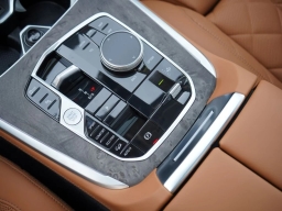 BMW X7 xDrive40i Sports Activity Vehicle 2026