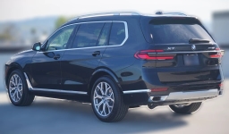 BMW X7 xDrive40i Sports Activity Vehicle 2026
