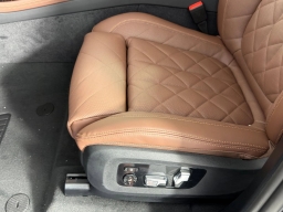 BMW X7 xDrive40i Sports Activity Vehicle 2026