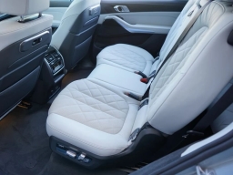 BMW X7 xDrive40i Sports Activity Vehicle 2026