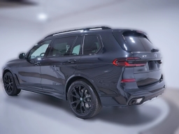 BMW X7 xDrive40i Sports Activity Vehicle 2026