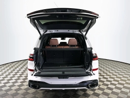 BMW X7 xDrive40i Sports Activity Vehicle 2026