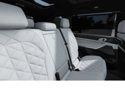 BMW X7 xDrive40i Sports Activity Vehicle 2026