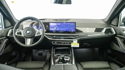 BMW X7 xDrive40i Sports Activity Vehicle 2026
