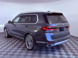 BMW X7 xDrive40i Sports Activity Vehicle 2026