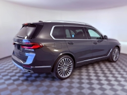 BMW X7 xDrive40i Sports Activity Vehicle 2026