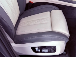 BMW X7 xDrive40i Sports Activity Vehicle 2026