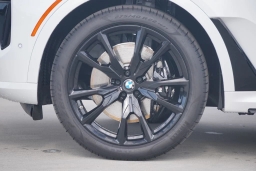 BMW X7 xDrive40i Sports Activity Vehicle 2026