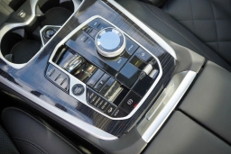 BMW X7 xDrive40i Sports Activity Vehicle 2026